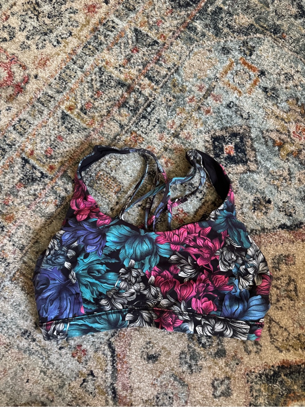 Lululemon free to be serene bra size 6